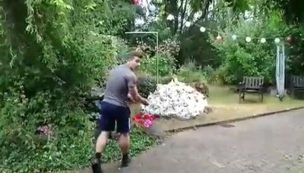 一面火の海になる火遊び