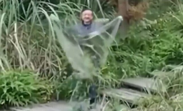 【動画】 中国の武漢（ウーハン）で開発されている「光学迷彩」のマント!!