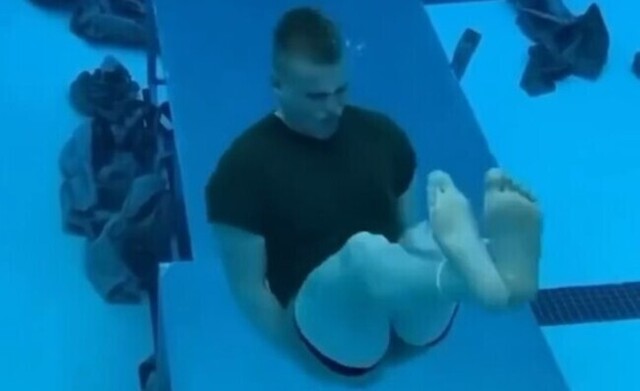 【動画】 アメリカ海軍特殊部隊ＳＥＡＬsのプールでの訓練が怖すぎる…!!