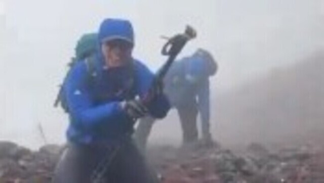 【動画】 富士山を登っている最中に殺人級の強風が吹くとこうなる…！！