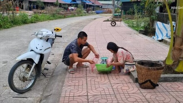 【動画】 ベトナムの孤児の少女「タオちゃん」が魚を捕って暮らす一日！！