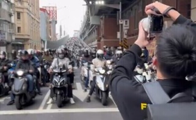 【動画】 ＴＡＩＷＡＮの普通の朝の風景がバイク社会すぎて凄いｗｗｗ！！