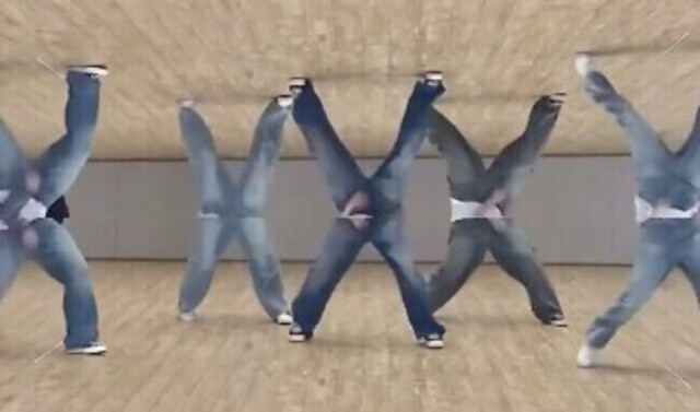 【動画】 ダンスをする下半身を映像加工で上下にしてＸ染色体のダンスに!!
