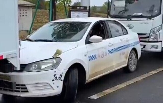 【動画】 ギッチギチに詰められた縦列駐車からドリフトで抜ける方法ｗ！！