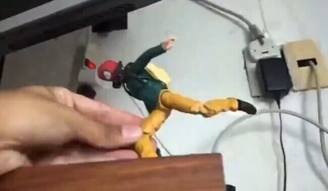 【動画】 スパイダーマンが家の中を縦横無尽に駆け回るアクション映像！！ ひろぶろ