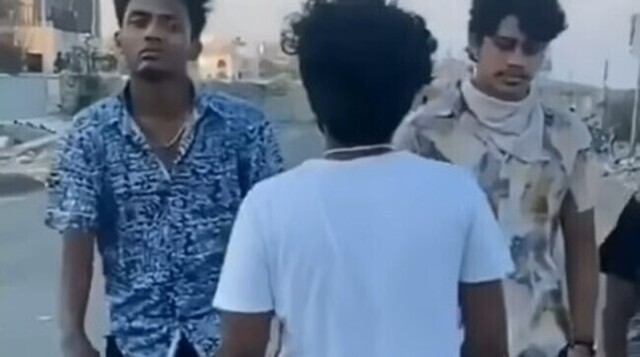 【動画】 ワルそうな３人組とすれ違った男、結果、本当に処刑されたのは…