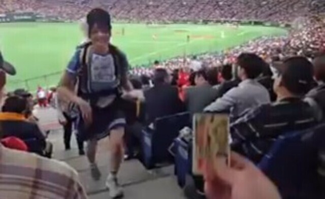 【動画】 スタジアム、球場でビールを頼むと「売り子さん」がこんな風に…