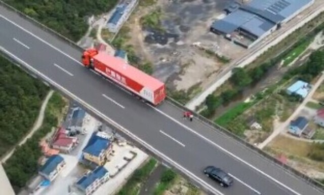 【動画】 中国の「高架道路」を撮影した動画が怖すぎると話題にｗｗｗ！！