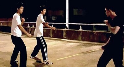 「空手の達人 VS 刃物を持った男2人の路上殺し合い、凄すぎると話題に」　ほか