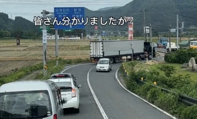 【動画】 カーブで大きく車間距離を開けて停まった車の予知能力が凄いｗ!?