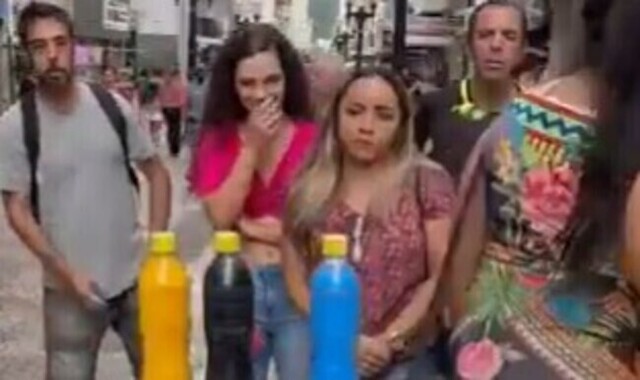 【動画】 謎のストリートボトルゲームで現金ゲットに挑戦する人達ｗ！！