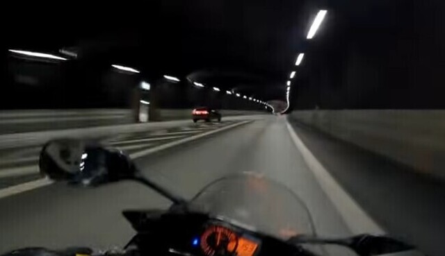【動画】 リアル「ゴースト・ライダー」が高速道路を超高速で走り抜ける!!