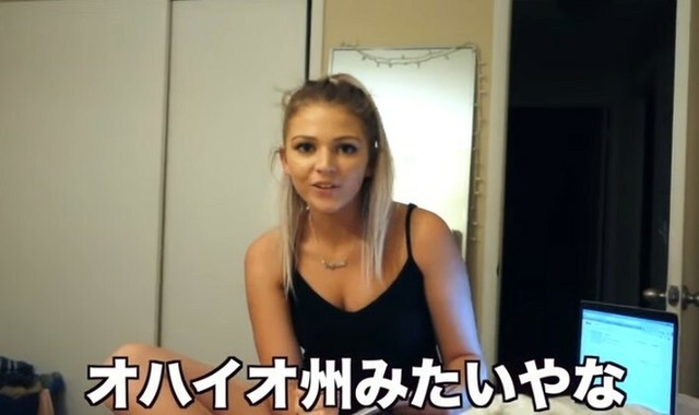 ひたすら日本語を勉強する女性の映像.jpg