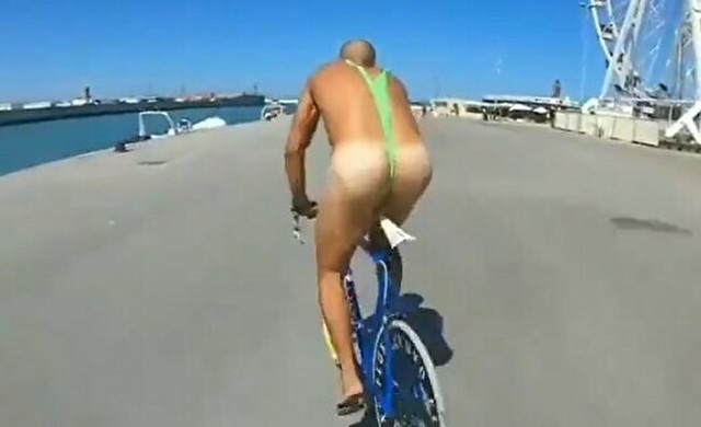 やたら解放感がある自転車乗りの映像.jpg
