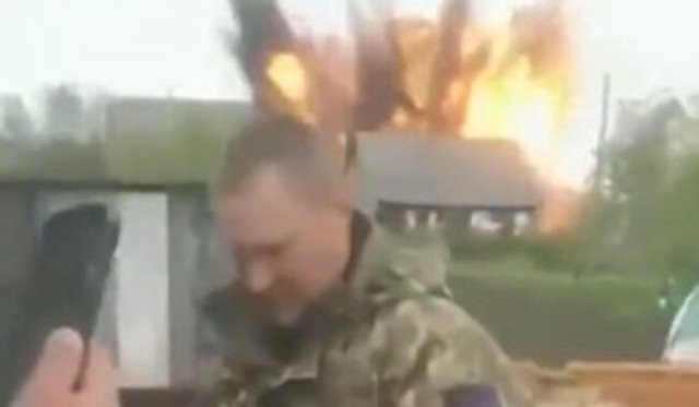 ウクライナ兵の近くで爆発.jpg