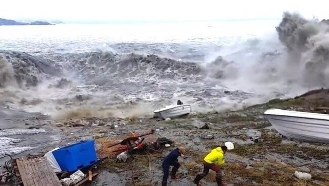 グリーンランドに来た津波と湖上の地震.jpg