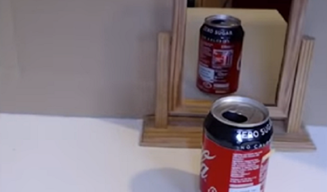 コカコーラの缶を使った錯視.png