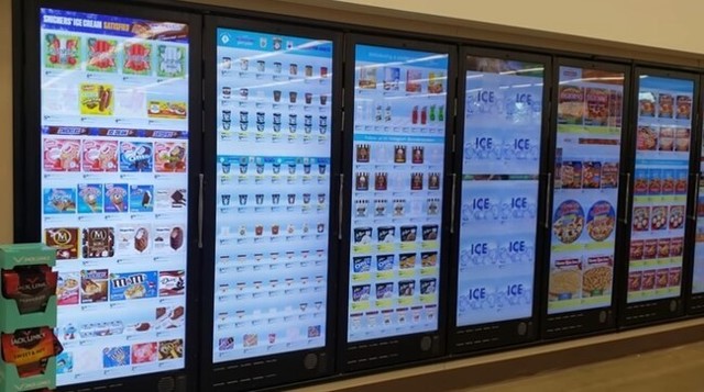 コンビニの冷凍庫のドアがデジタルに.jpg