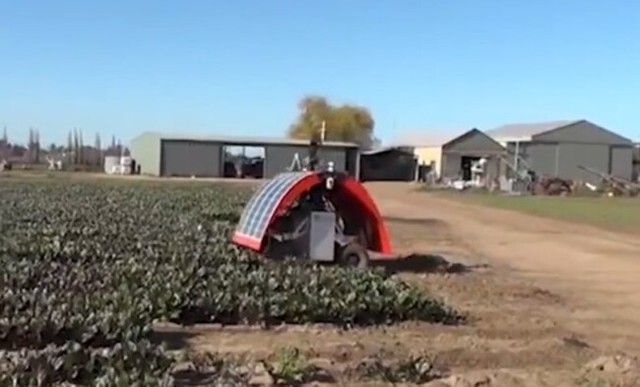 ソーラーパワーで動く農業ロボット.jpg