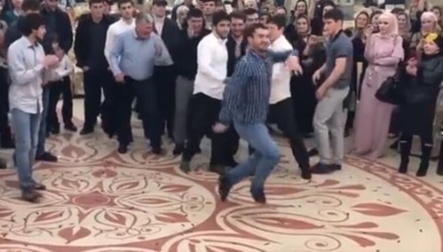 タゲスタン共和国の結婚式のダンスが凄い.jpg
