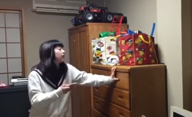 ピンクのブラを付けたい女子高校生.jpg