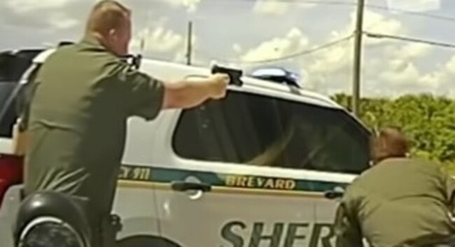 フロリダで犯人が襲い掛かってきたので射殺した警官.jpg