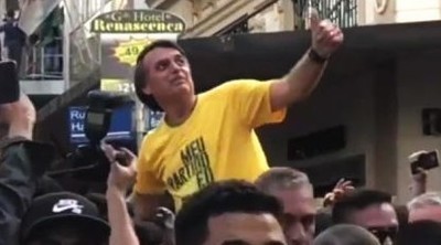 ブラジルの候補者、刺される.jpg