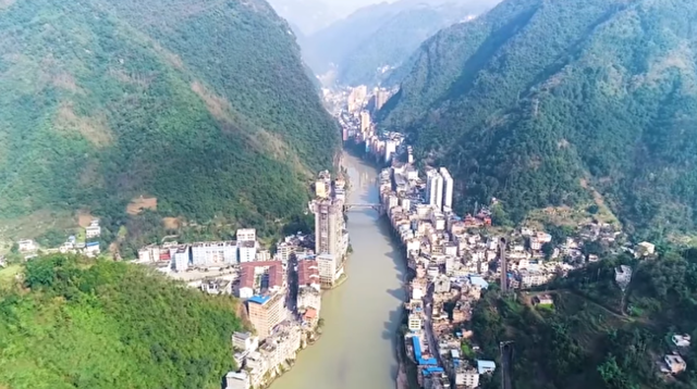 世界で最も狭い中国の細長い都市をドローン視点で!!.png