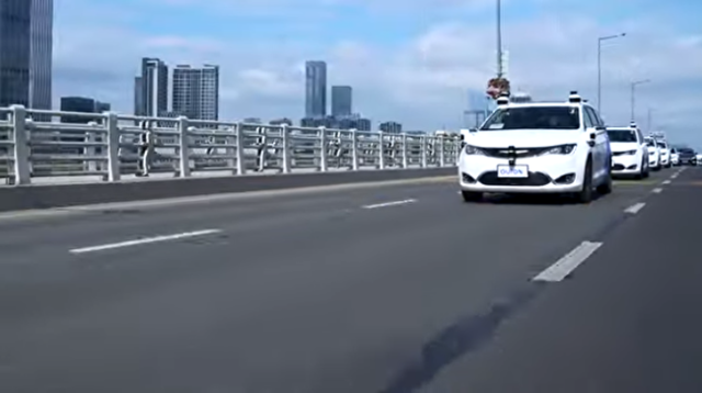 中国では完全無人な自動運転のタクシー.png