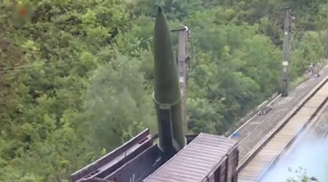 北朝鮮がミサイルを列車から発射できるシステムを開発.png