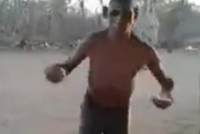 原始人みたいな謎の男のダンス.jpg