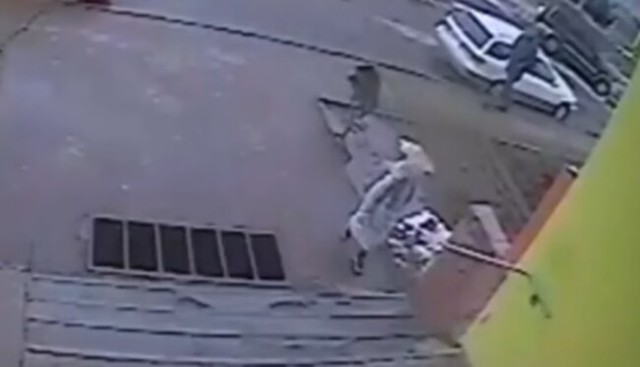 変質者に狙われたロシアの９歳の少女.jpg