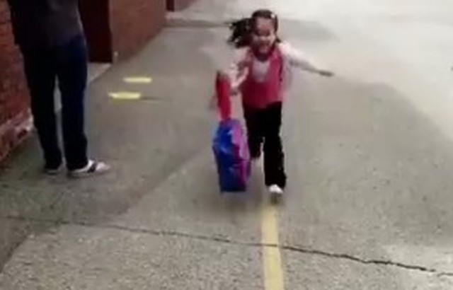 学校に迎えに行くたびに飛びついてくる子供.jpg