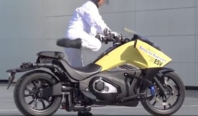 常に自立しているホンダのバイク.jpg