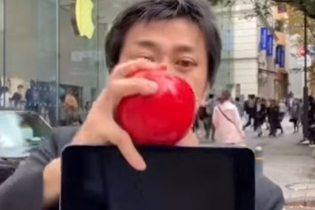 日本人のipadの手品.jpg