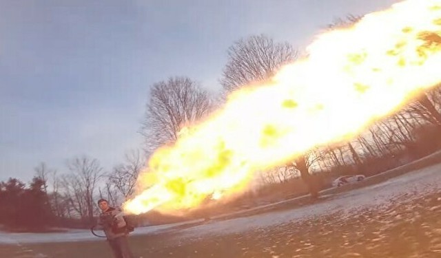 火炎放射器をドローンで撮影.jpg