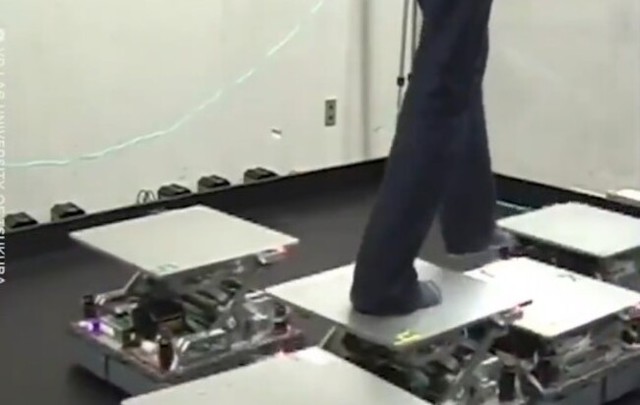 筑波大学が開発した「ロボットタイル」。 歩行者の歩行をセンサー.jpg