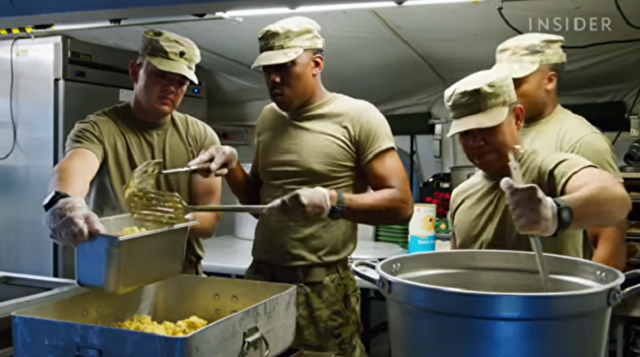 米陸軍の食事を作る移動式「フィールドキッチン.png