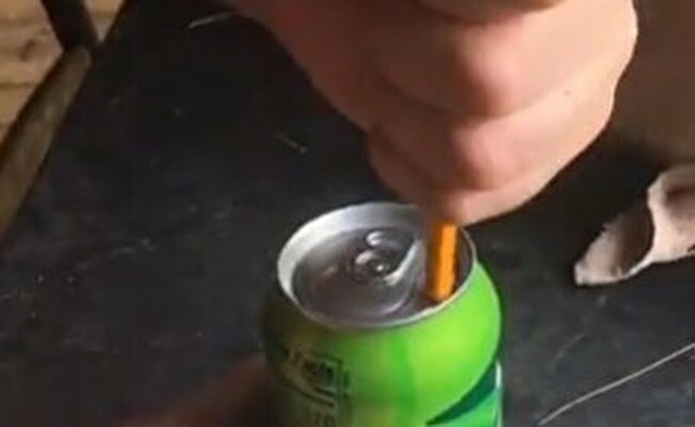 缶ジュースの蓋を鉛筆で開ける方法.jpg