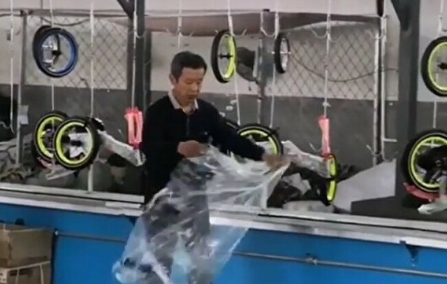 自転車のタイヤにビニール袋をかける方法.jpg