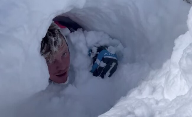 動画 スノーモービルのグループが雪崩に巻き込まれた恐ろしい瞬間 ひろぶろ