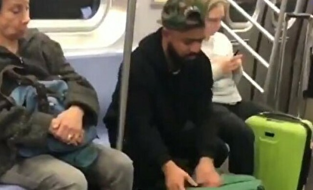 電車の中で脱糞.jpg