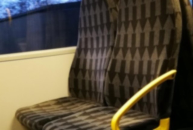 電車の座席シートの矢印の向き.jpg