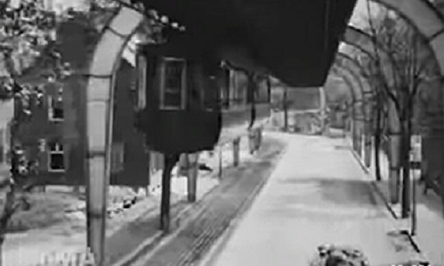 動画 １９０２年にドイツを走っていたフライングトレインの貴重な映像 ひろぶろ