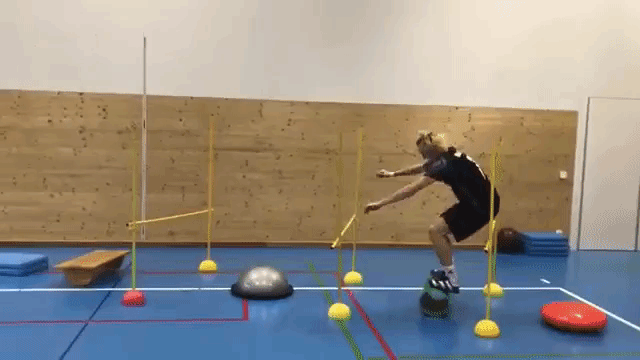 https://hiroburo001.up.seesaa.net/image/_hiroburo3__f_parkour-obstacle-course.gif