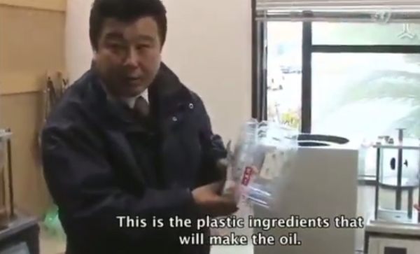 プラスチックを石油に戻す