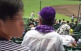 高校野球で女子高生を盗撮しようとする若者