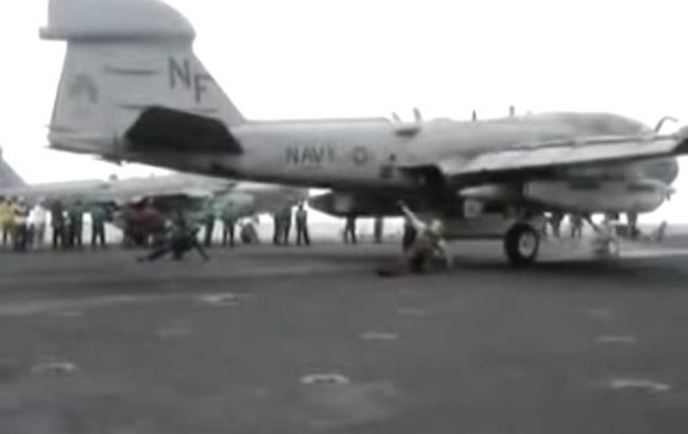 戦闘機の逆噴射