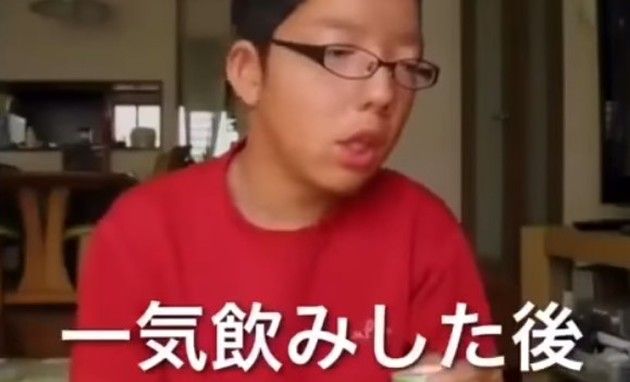 サイダーの一気飲み