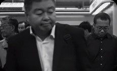 電車の窓からスローモーション